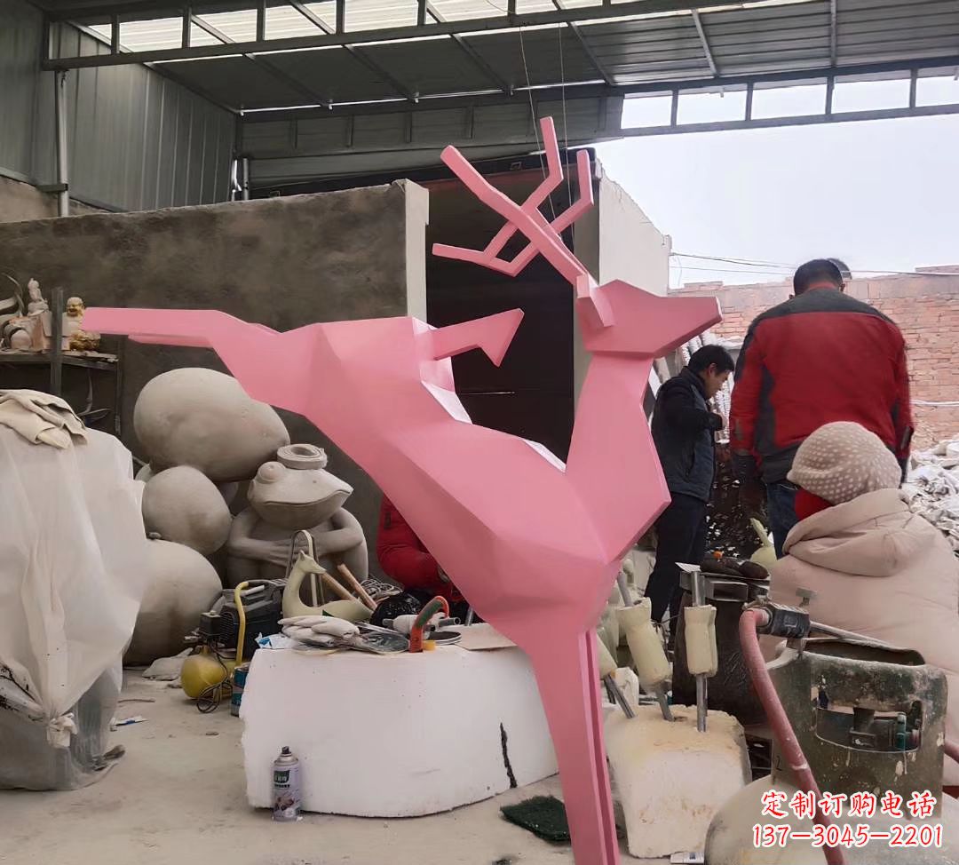 无锡不锈钢彩绘小鹿雕塑艺术与美感的完美结合