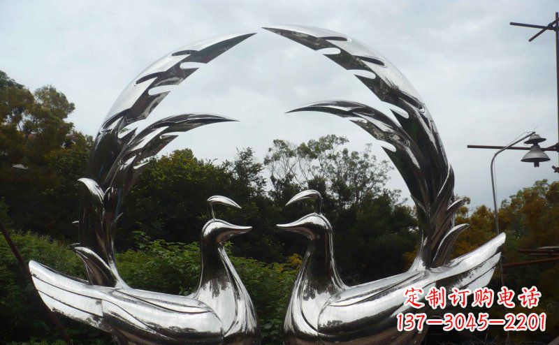 无锡不锈钢制作的孔雀雕塑
