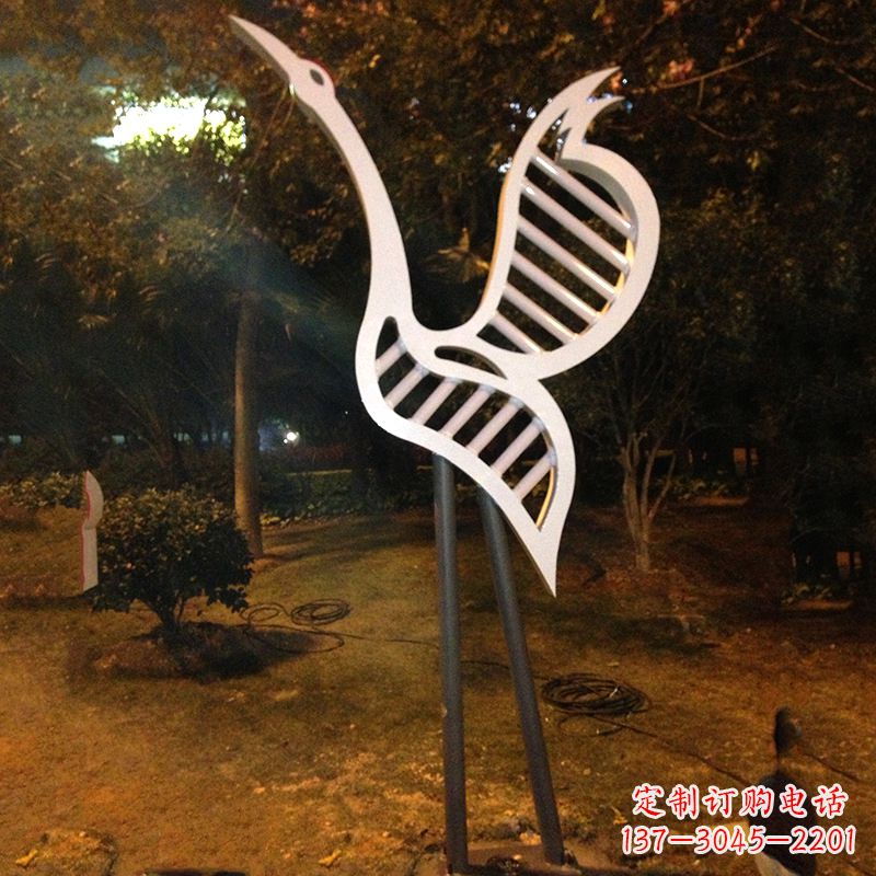 无锡不锈钢抽象仙鹤灯光雕塑