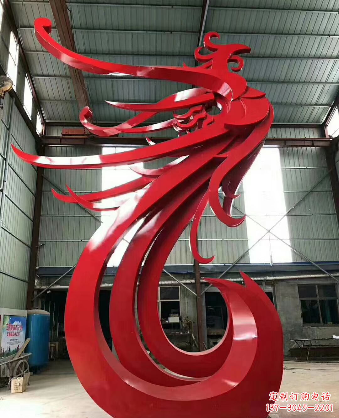 无锡不锈钢凤凰雕塑象征着新生的力量
