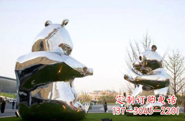 无锡不锈钢熊猫雕塑传递友谊与和平
