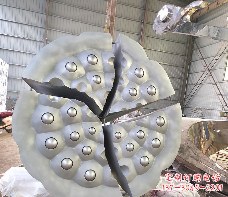 无锡不锈钢公园莲蓬景观雕塑