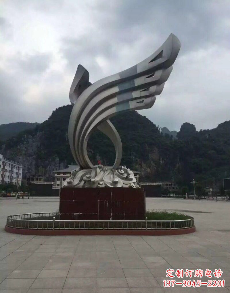 无锡翅膀雕塑——环绕不锈钢广场的精美艺术品