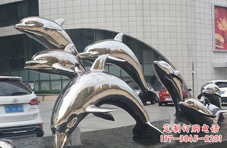 无锡海豚雕塑——不锈钢广场上的跳跃动态