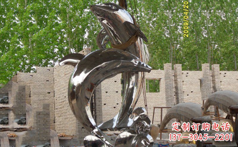 无锡海豚之美不锈钢海边雕塑