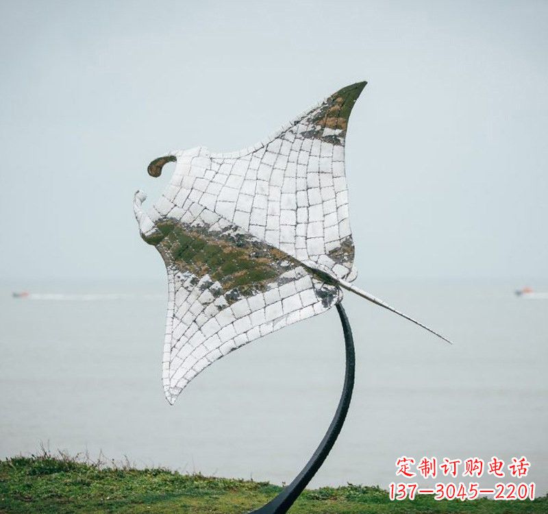 无锡不锈钢海洋动物蝠鲼雕塑艺术与环保的完美结合