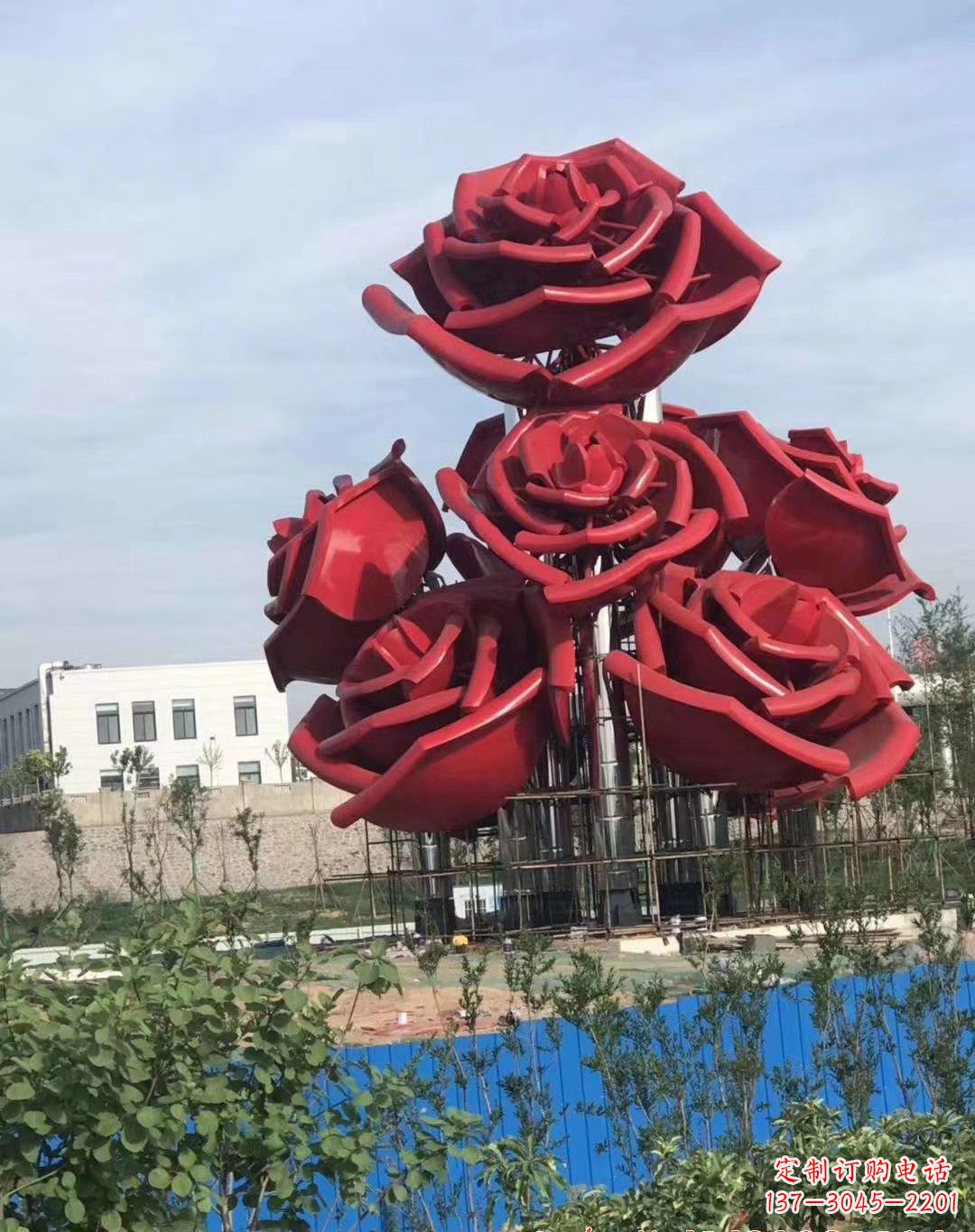无锡不锈钢玫瑰雕塑象征爱与美