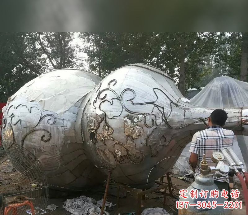 无锡不锈钢葫芦雕塑精美绝伦
