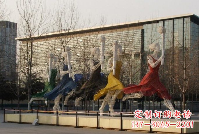 无锡不锈钢火炬手雕塑象征着永恒的精神