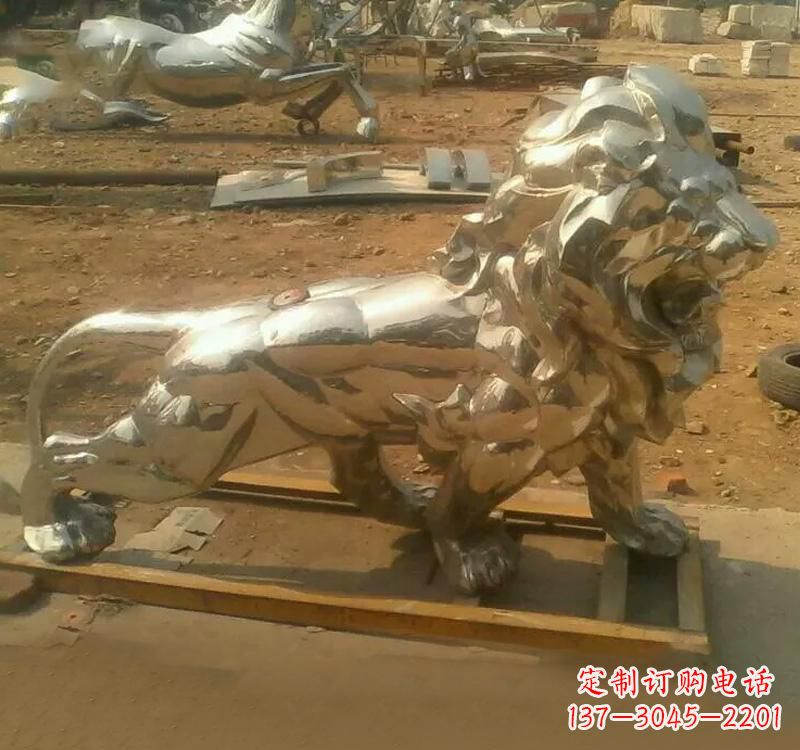 无锡不锈钢狮子雕塑给空间增添生机