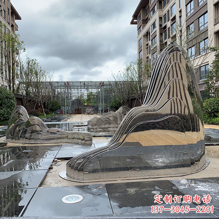 无锡不锈钢镜面假山雕塑给城市带来灵动之美