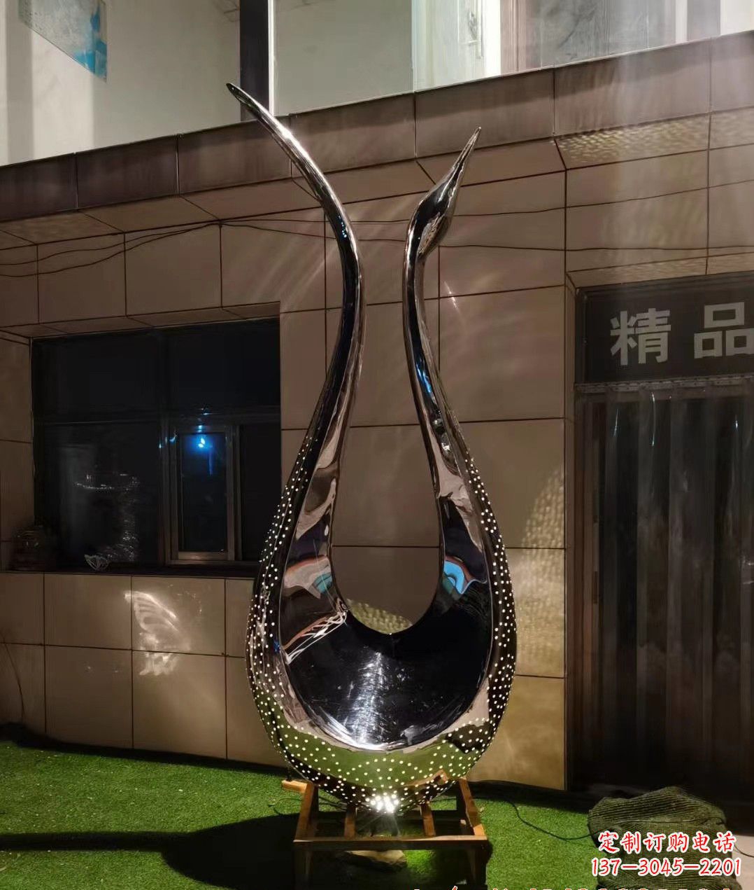 无锡不锈钢镜面天鹅雕塑——象征着美丽与坚强