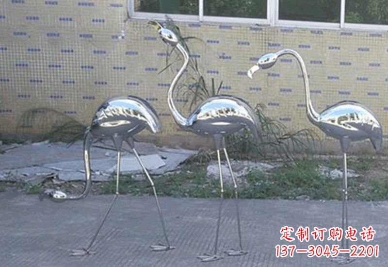 无锡不锈钢火烈鸟雕塑给人以美好的视觉享受