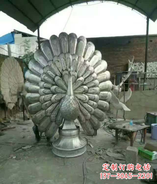 无锡该孔雀雕塑