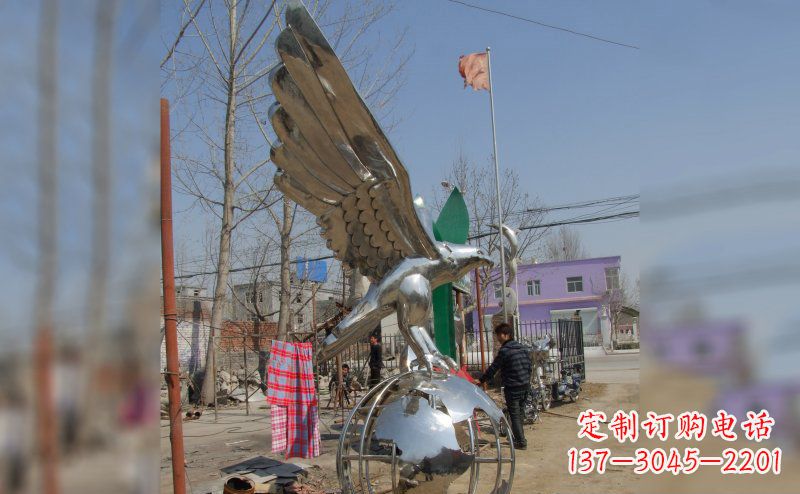 无锡不锈钢老鹰雕塑象征力量与美丽