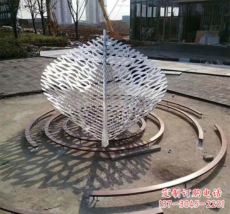 无锡不锈钢镂空树叶雕塑——给环境带来美丽