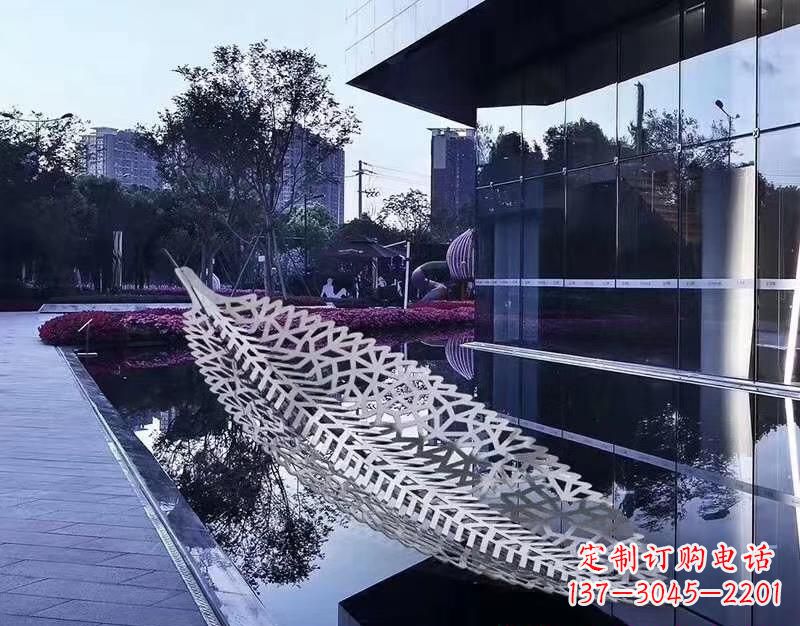 无锡不锈钢镂空树叶雕塑——精致美观的艺术精品