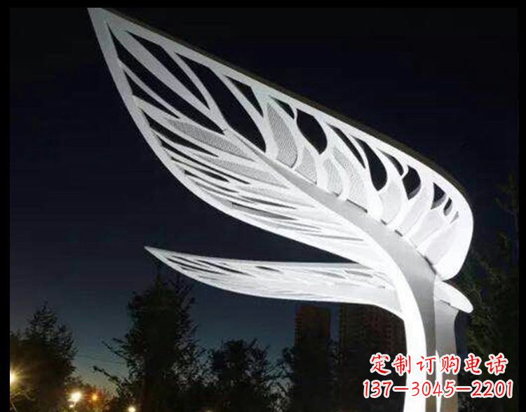 无锡不锈钢镂空树叶雕塑点缀景观