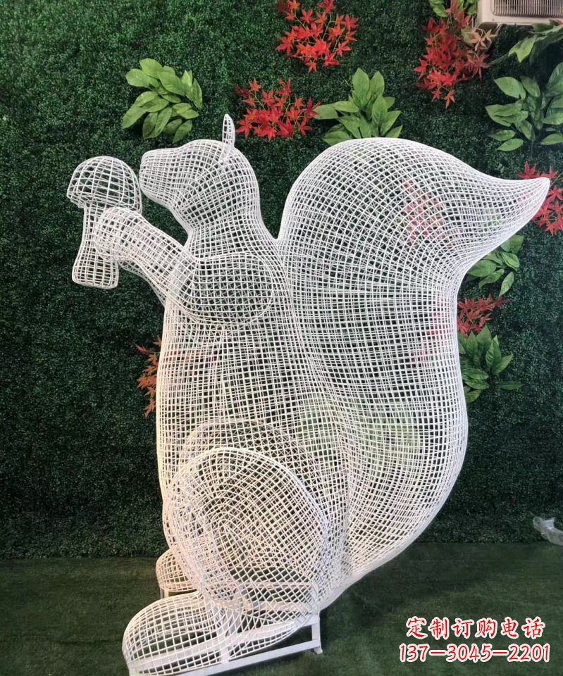 无锡不锈钢松鼠雕塑展现自然的美