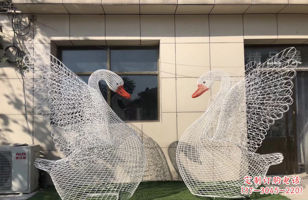 无锡不锈钢镂空天鹅雕塑象征着美丽的永恒