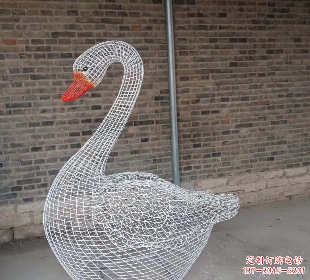 无锡不锈钢镂空天鹅雕塑精美而优雅