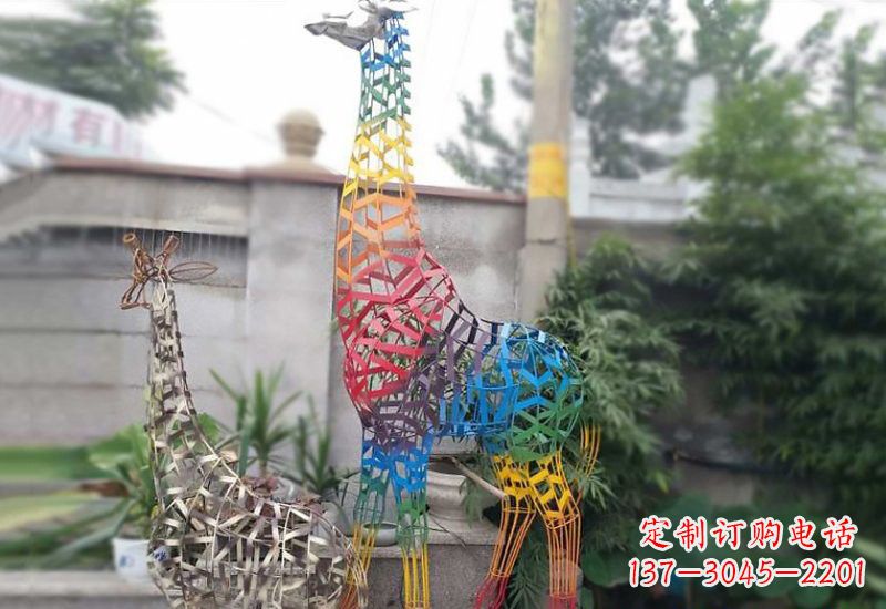 无锡长颈鹿雕塑优雅而古典的艺术