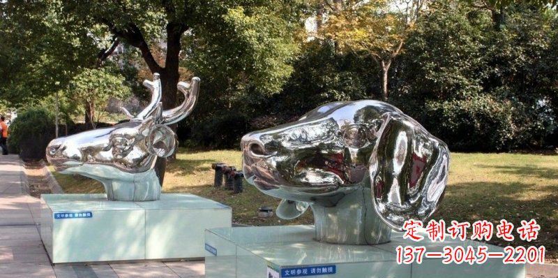 无锡狗头公园不锈钢鹿和狗雕塑