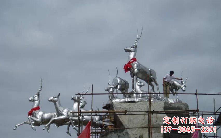 无锡不锈钢鹿群动物景观雕塑