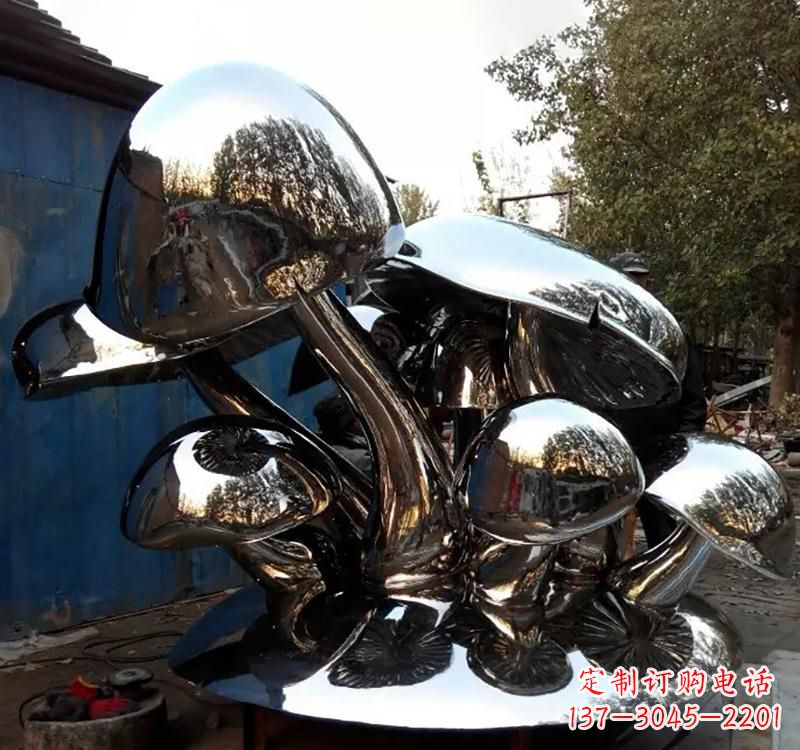 无锡不锈钢蘑菇雕塑给空间增添活力