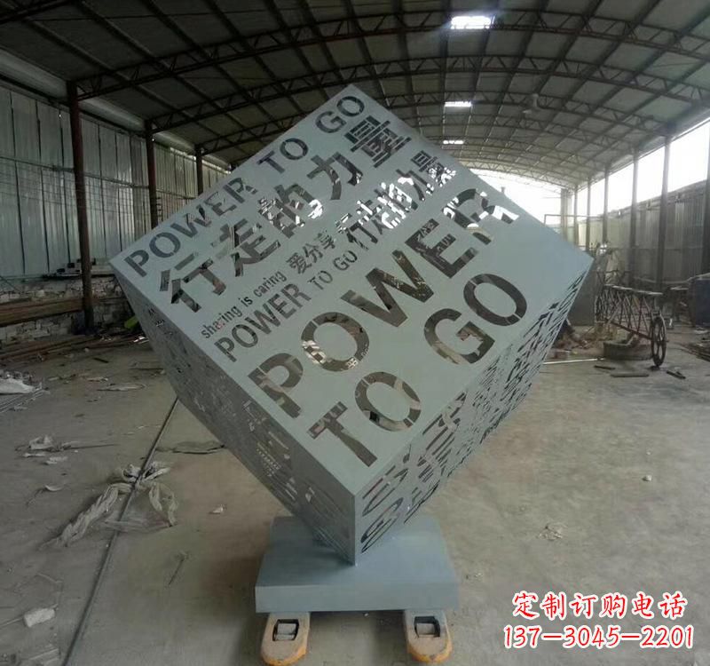 无锡不锈钢魔方景观雕塑
