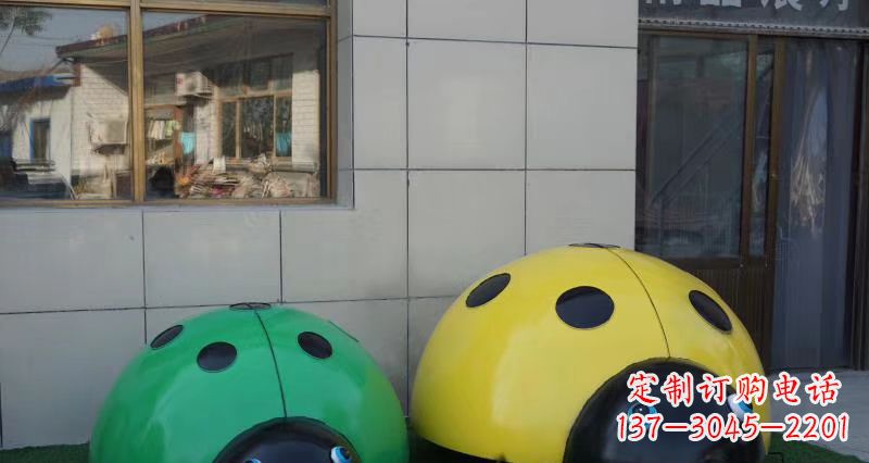 无锡不锈钢瓢虫雕塑精致而富有艺术感