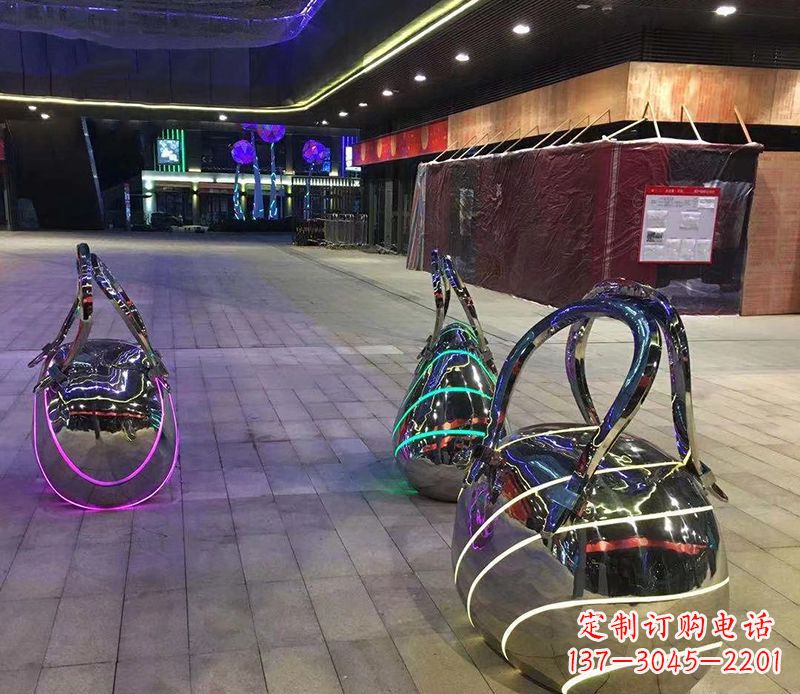 无锡不锈钢手提包雕塑精美艺术品