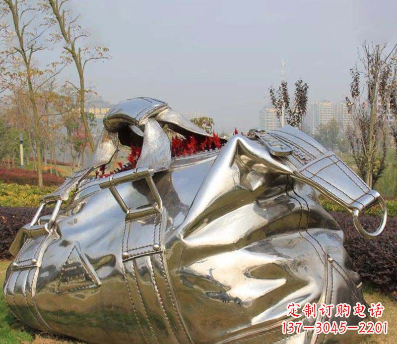 无锡精美不锈钢手提包雕塑
