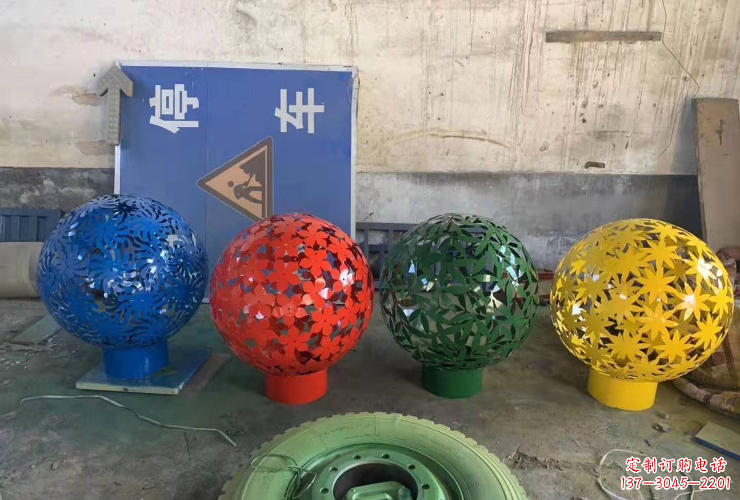 无锡不锈钢树叶镂空球雕塑广场景观雕塑
