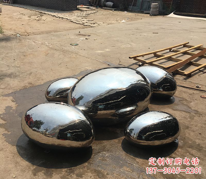 无锡不锈钢水滴雕塑给景观增添独特魅力