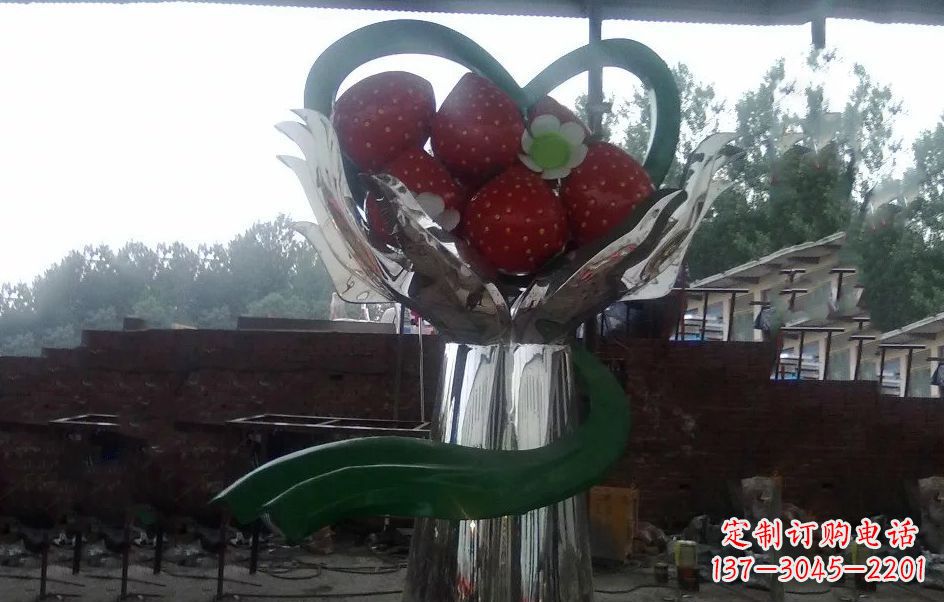 无锡不锈钢水果草莓雕塑