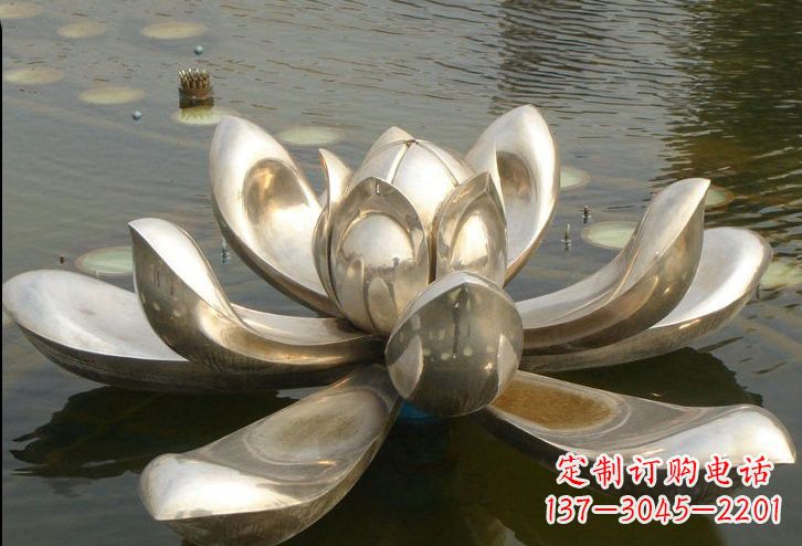 无锡不锈钢水面上的莲花雕塑