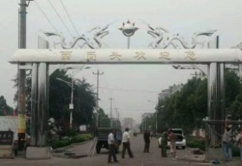 无锡不锈钢双龙戏珠牌坊传承文化的雕塑之美