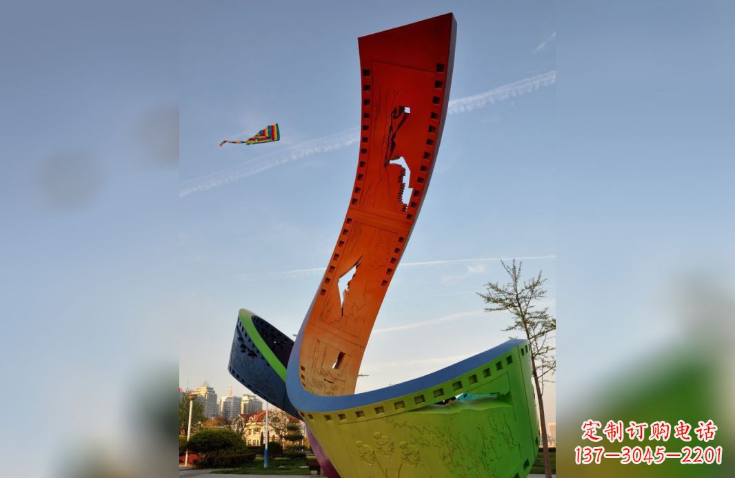 无锡不锈钢五彩胶卷广场景观雕塑