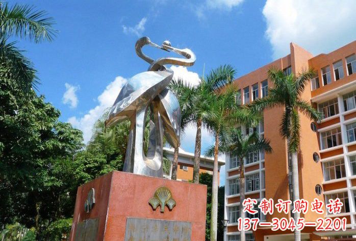 无锡不锈钢仙鹤雕塑美丽而神秘