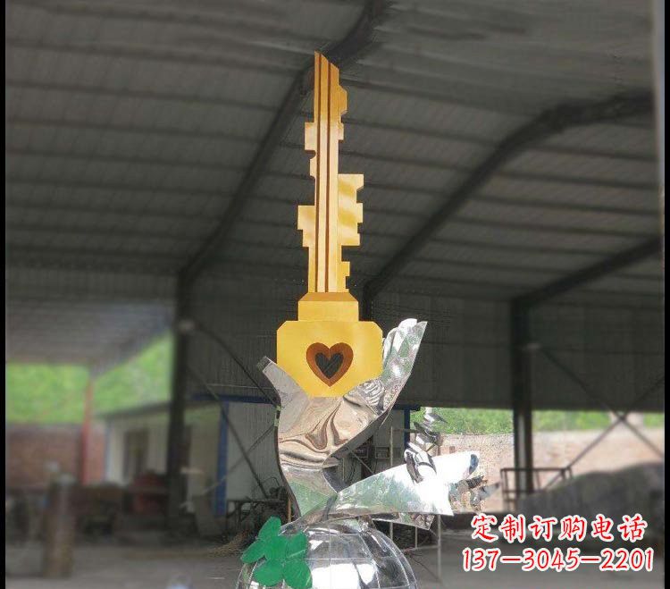 无锡不锈钢校园手提钥匙雕塑