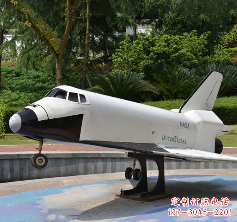 无锡不锈钢飞机雕塑给空中增添梦幻氛围