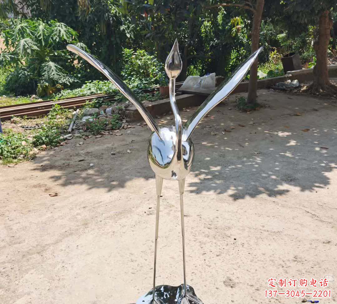 无锡不锈钢仙鹤雕塑——传承灵动之美