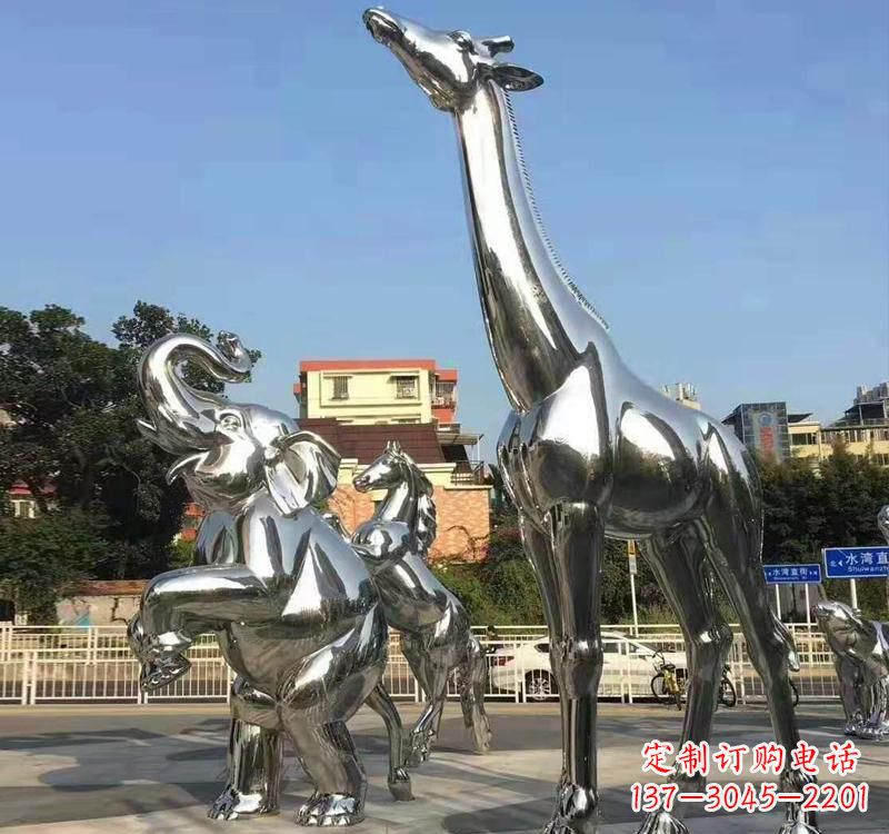 无锡长颈鹿雕塑精美而优雅