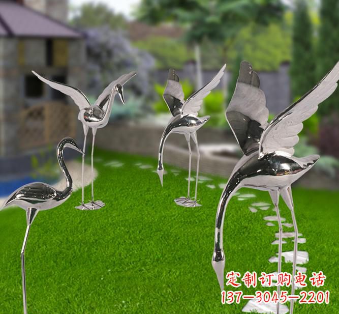 无锡不锈钢园林展翅仙鹤雕塑给人们带来神秘的艺术之美