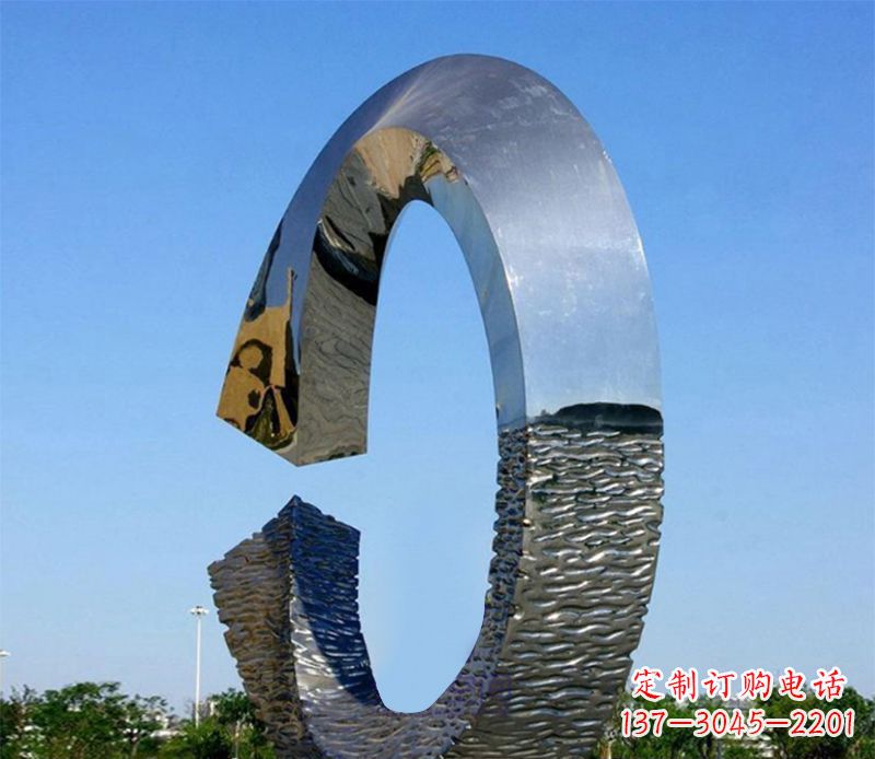 无锡环绕着美好的景观雕塑
