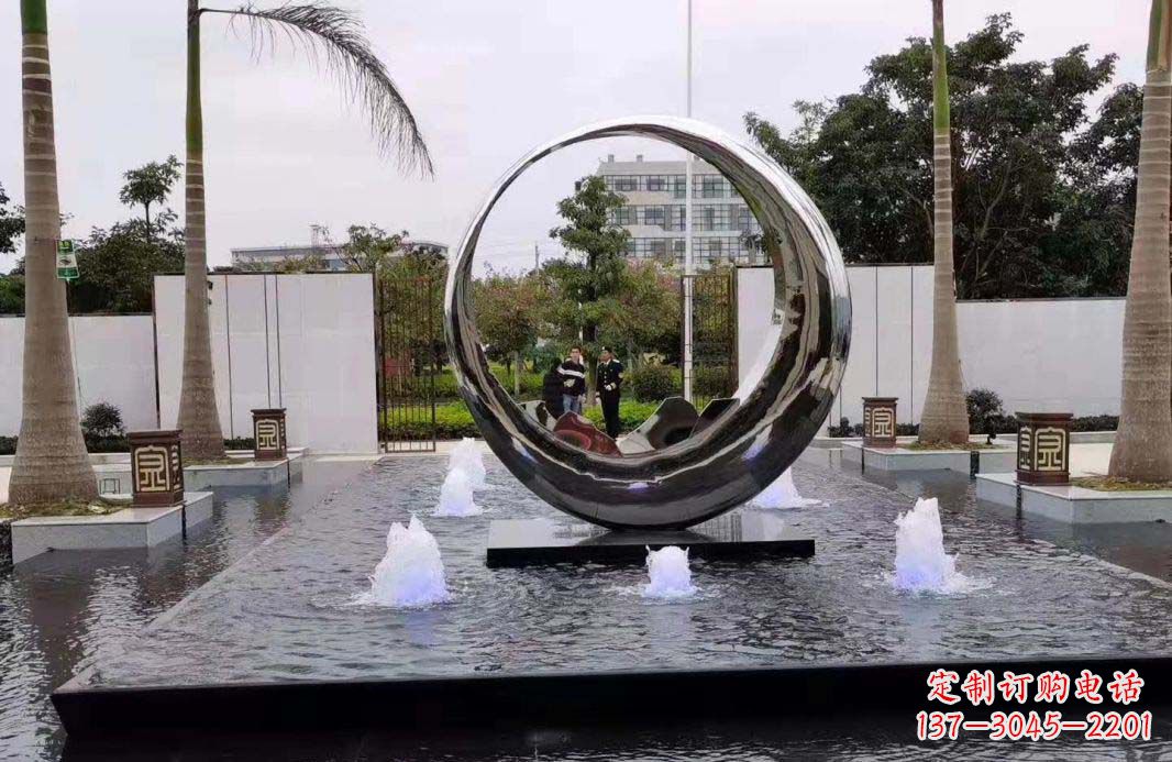 无锡不锈钢圆环景观喷泉雕塑