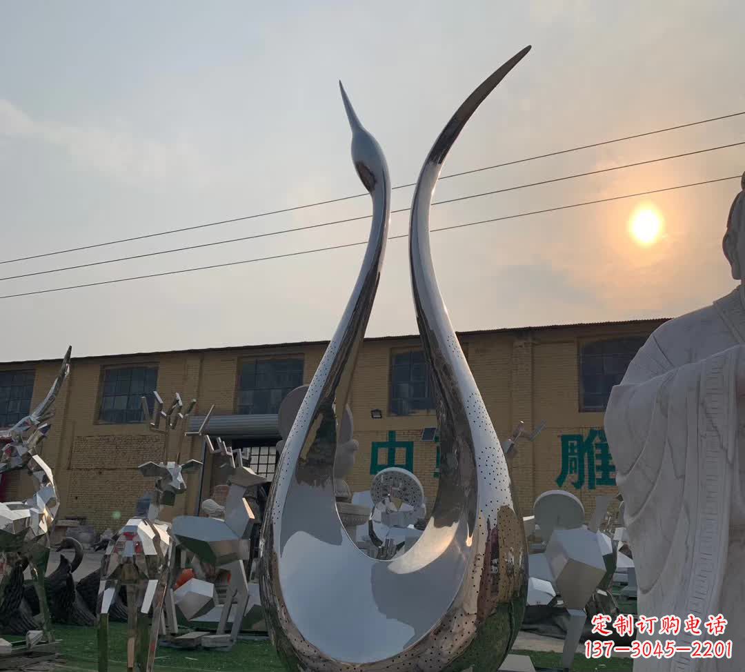 无锡城市不锈钢镜面天鹅雕塑