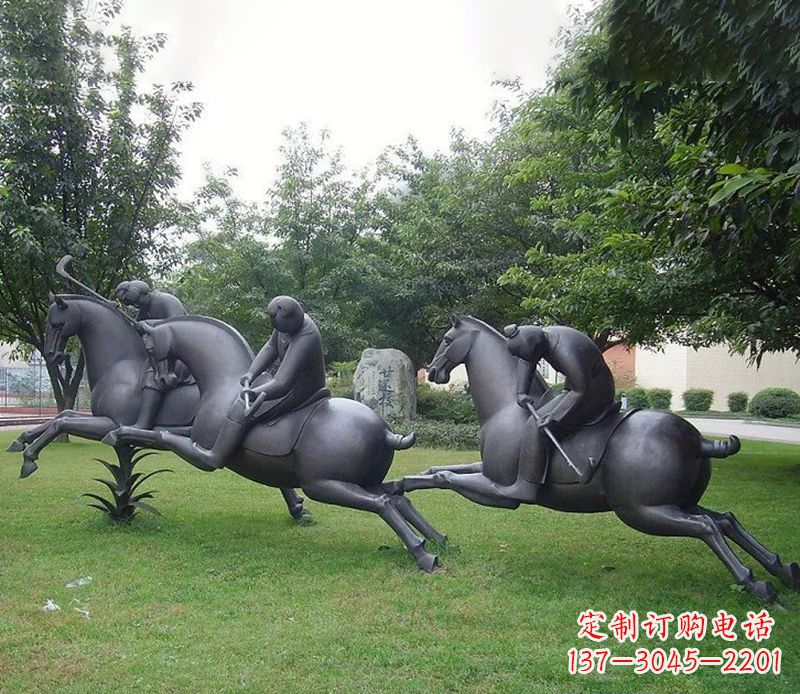 无锡以骑马雕塑展示抽象人物
