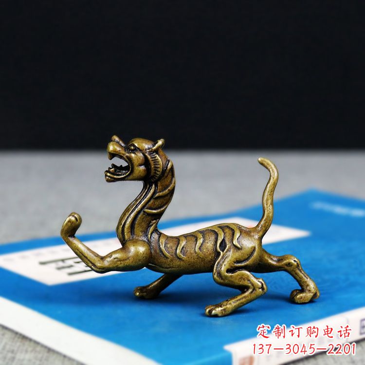 无锡金色纯铜铸造的白虎雕塑